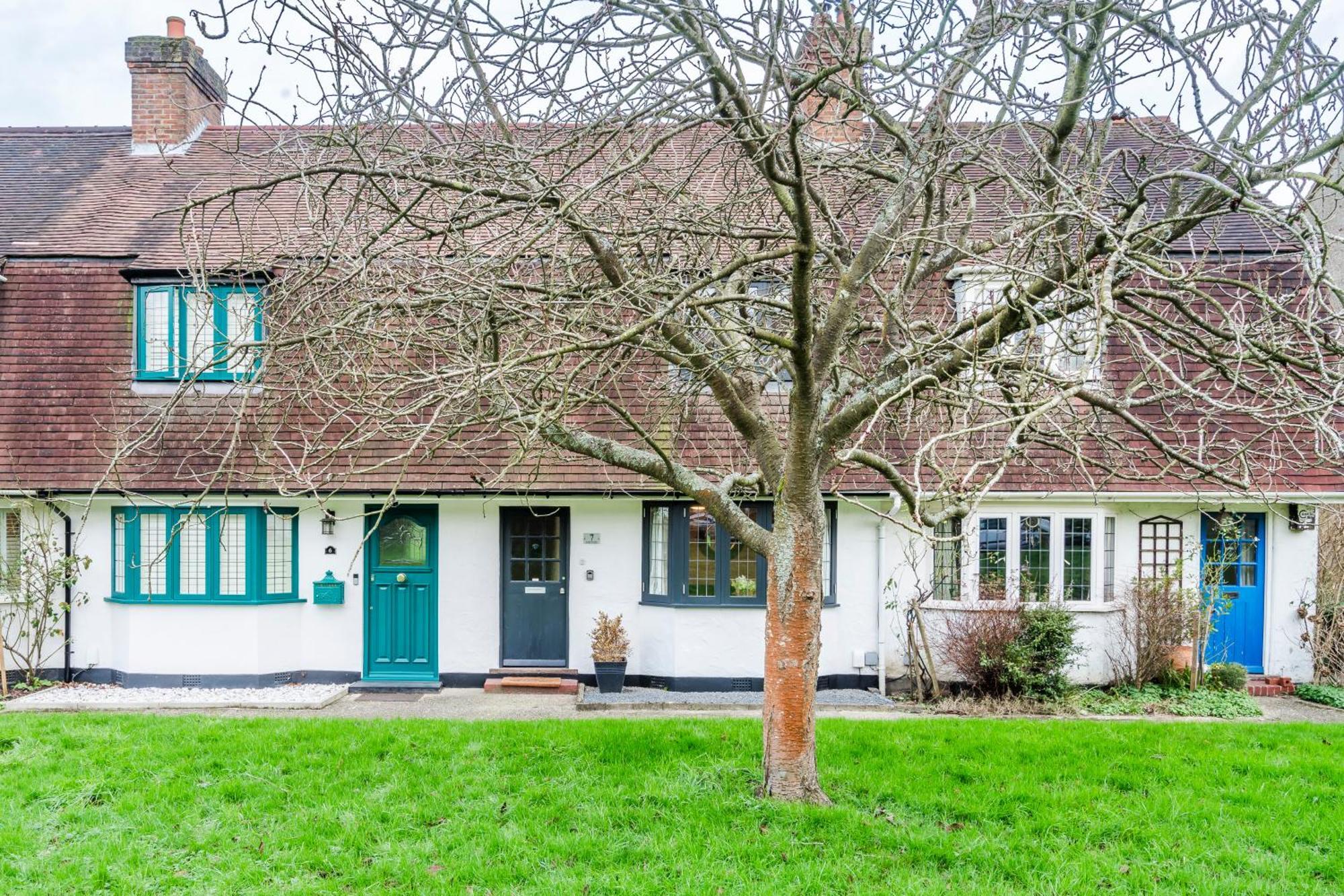 Cozy 3 Bedroom Terrace Cottage In Epsom Exteriör bild