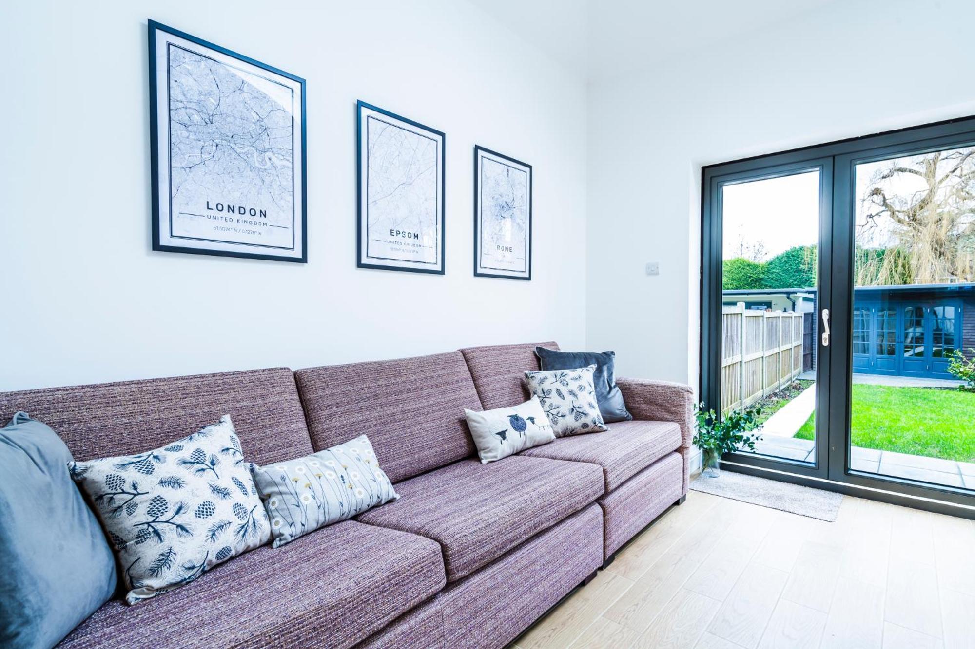 Cozy 3 Bedroom Terrace Cottage In Epsom Exteriör bild